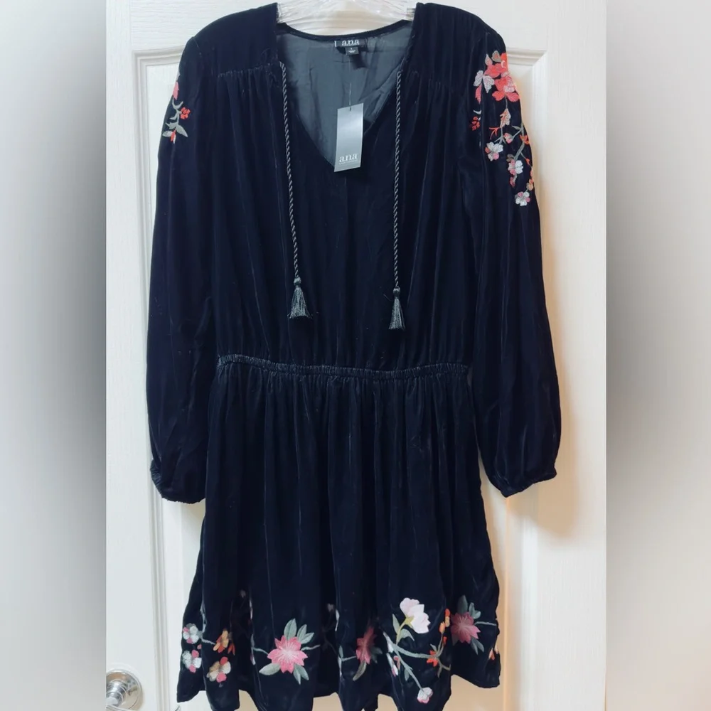 Black Velvet Floral Embroidery Dress 20” Bust, 15” Waist, 38.5” L. PRICE IS FIRM - Picture 3 of 7